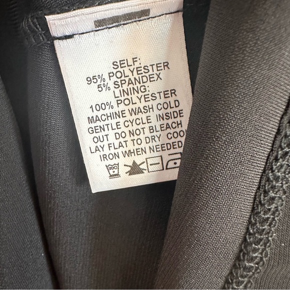 Kiyonna Top Women's Plus Size 1X Black Twist Front V Neck Stretch Made in USA - Picture 9 of 10